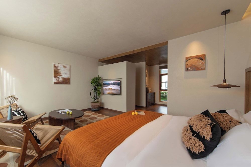 Shangri-la Nine Shepherds Oxygen Retreat Deluxe Double Room, Hill View 5