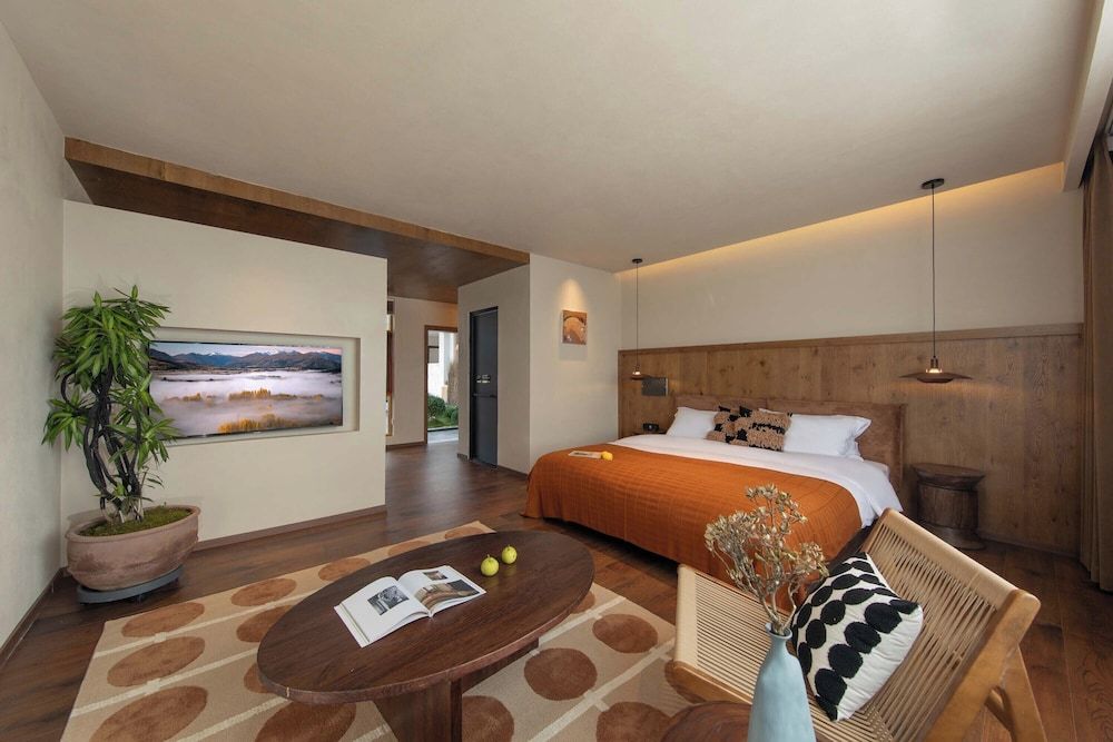 Shangri-la Nine Shepherds Oxygen Retreat Deluxe Double Room, Hill View 8