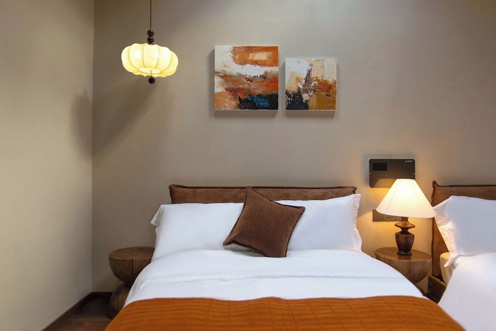 Shangri-la Nine Shepherds Oxygen Retreat Superior Twin Room, Courtyard View 10