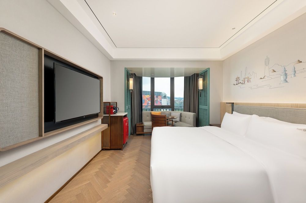 Holiday Inn Hangzhou West Lake By Ihg Premium Room, 1 King Bed, City View 2