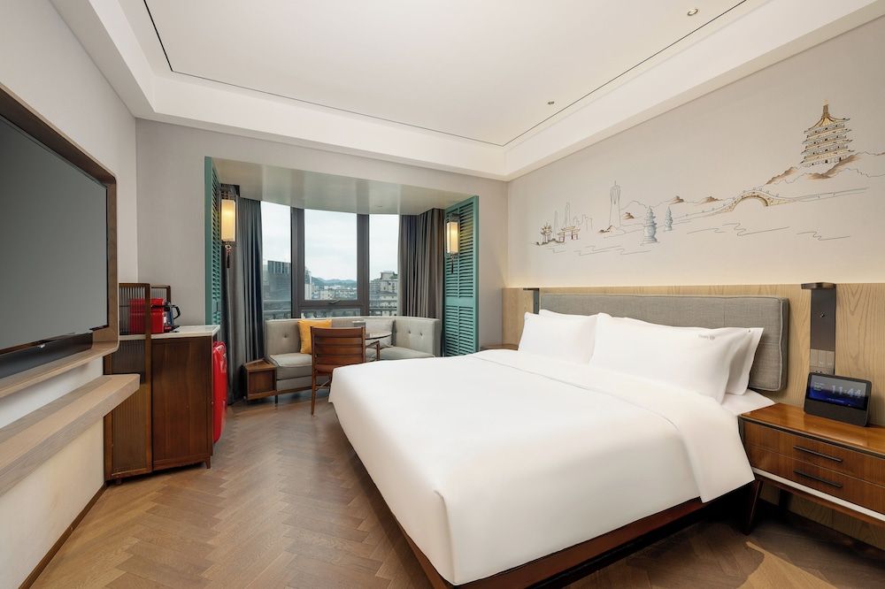 Premium Room, 1 King Bed, City View