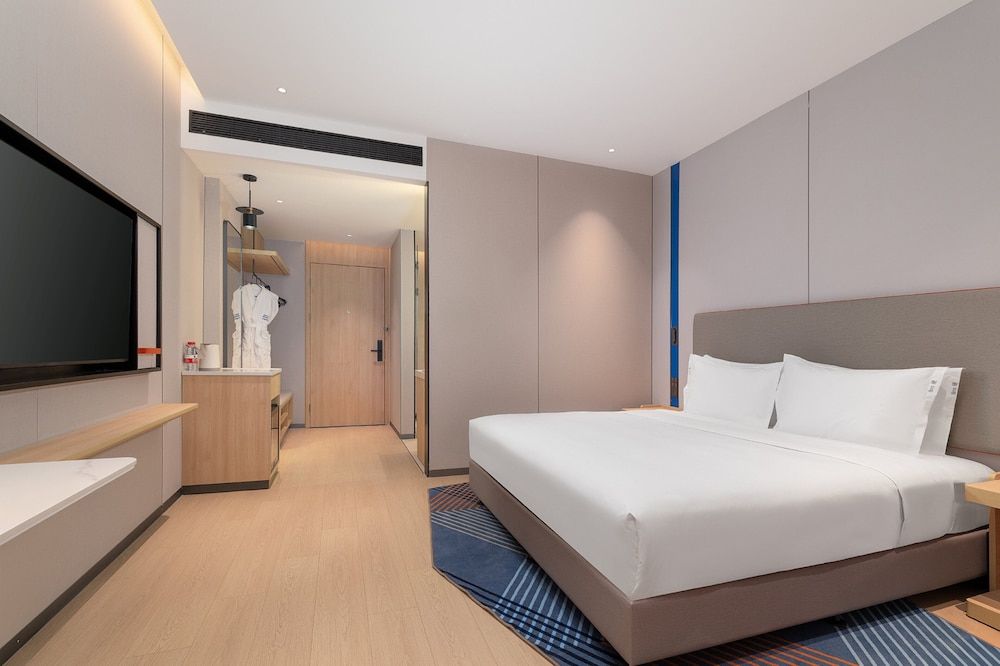 Holiday Inn Express Langfang Sanhe by IHG 1 King Standard Stocked Minibar Included 3