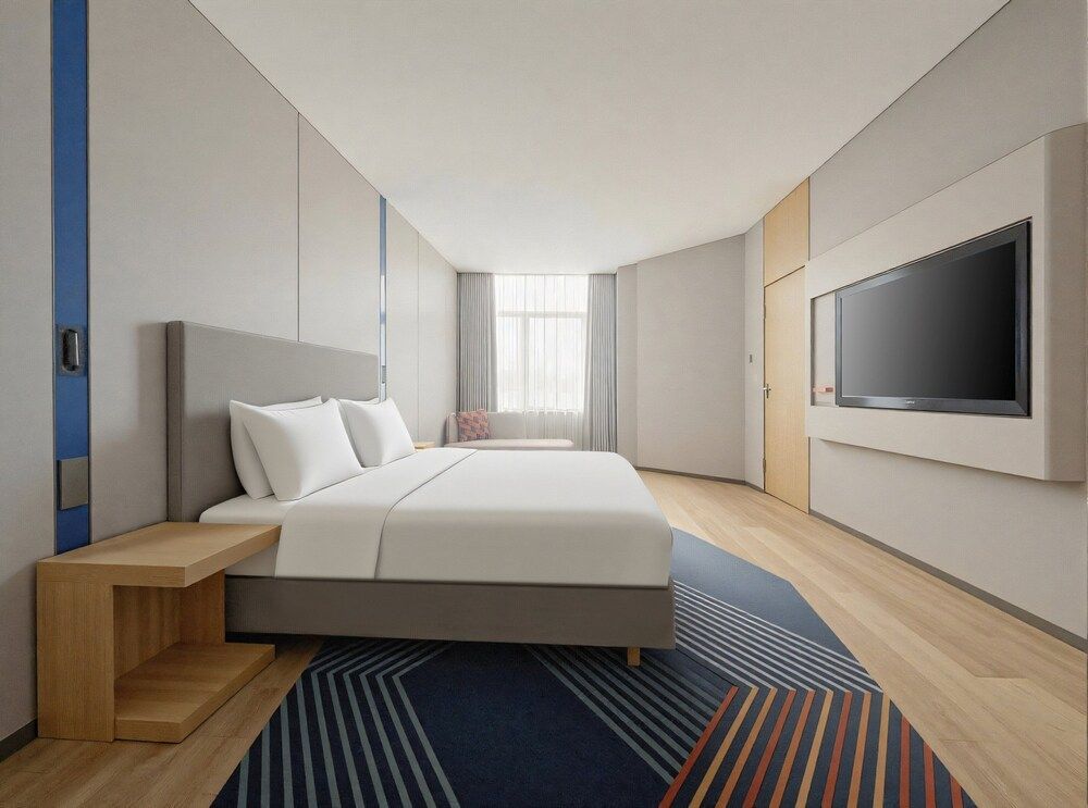 Holiday Inn Express Langfang Sanhe by IHG 1 Bedroom Suite Stocked Minibar Included 3