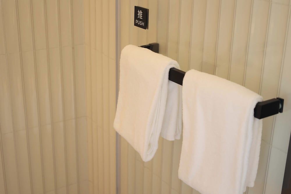 Novotel Huzhou South Taihu Lake Standard Room, 1 King Bed, City View 3