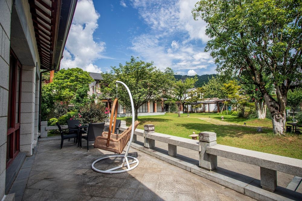 Jingdezhen Homestay Outside the Window Romantic Double Room, Courtyard View 11