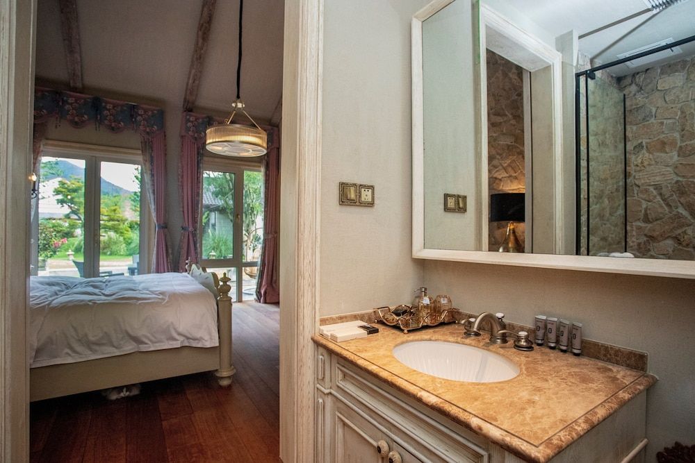 Jingdezhen Homestay Outside the Window Romantic Double Room, Courtyard View 12