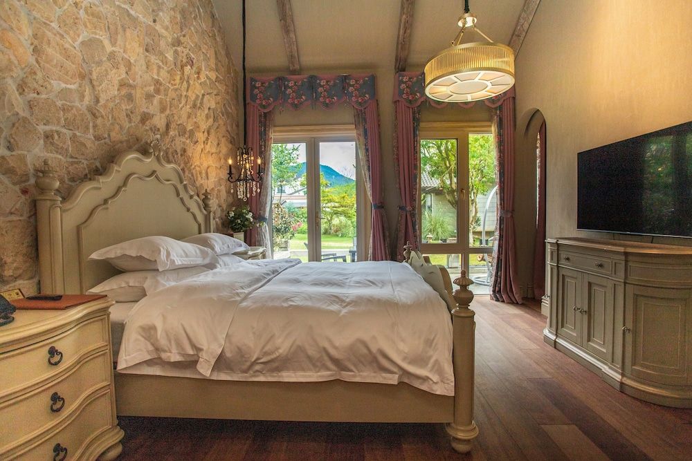 Jingdezhen Homestay Outside the Window Romantic Double Room, Courtyard View 6