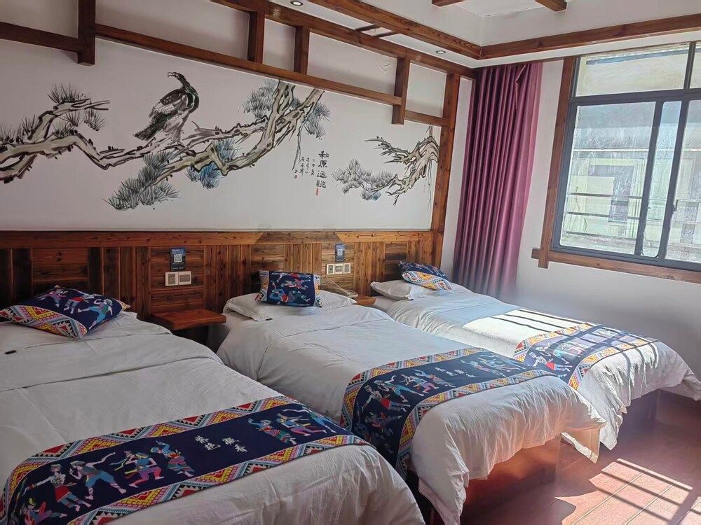 Mountain View Guesthouse Deluxe Triple Room 2