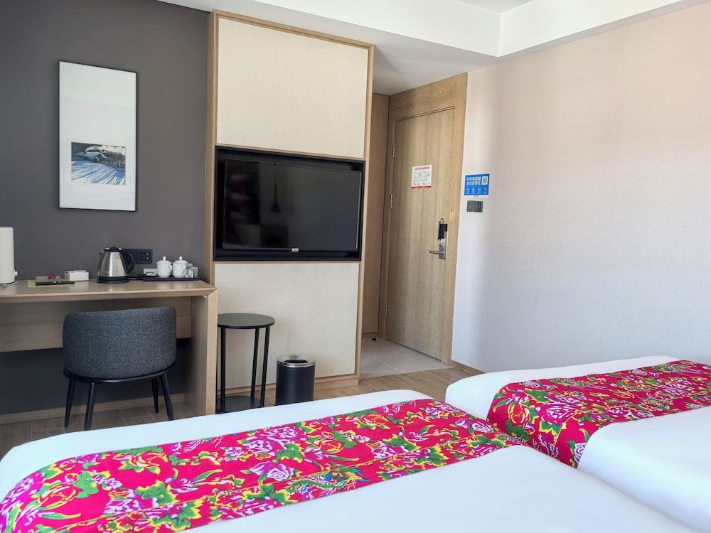 Erlanghe Jingbei Hotel Standard Twin Room, Mountain View 2