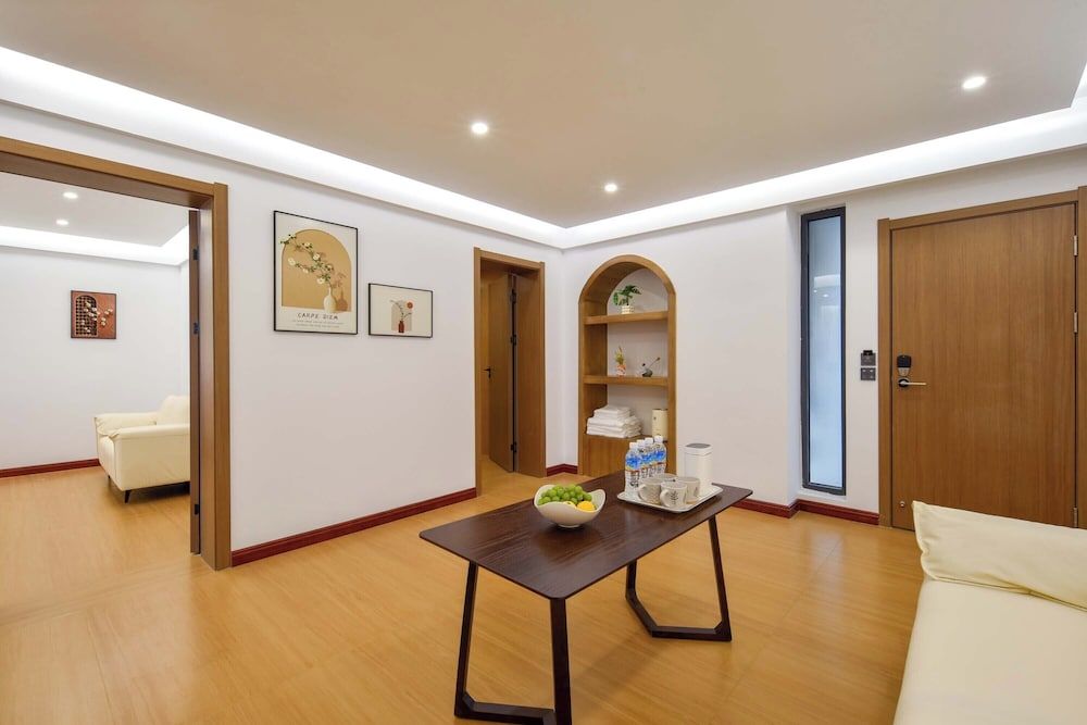 Panoramic Suite, Hill View