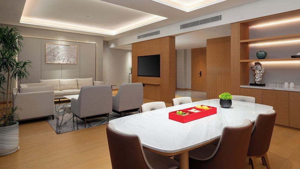 Holiday Inn Weinan Etdz by IHG Suite, 1 Bedroom (Living And Dining Areas) 4