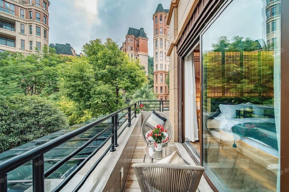 Room-heinemann Hotel Courtyard or Terrac Room, 1 Bedroom, Accessible, Smoking 7