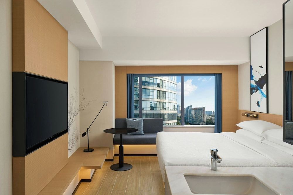 Standard Room, 1 King Bed, City View
