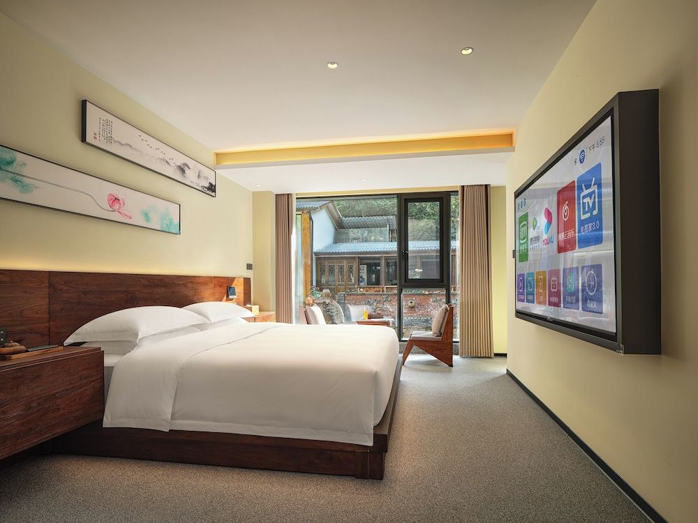 Zhangjiajie ZEN Retreat Superior Double Room, Mountain View 8
