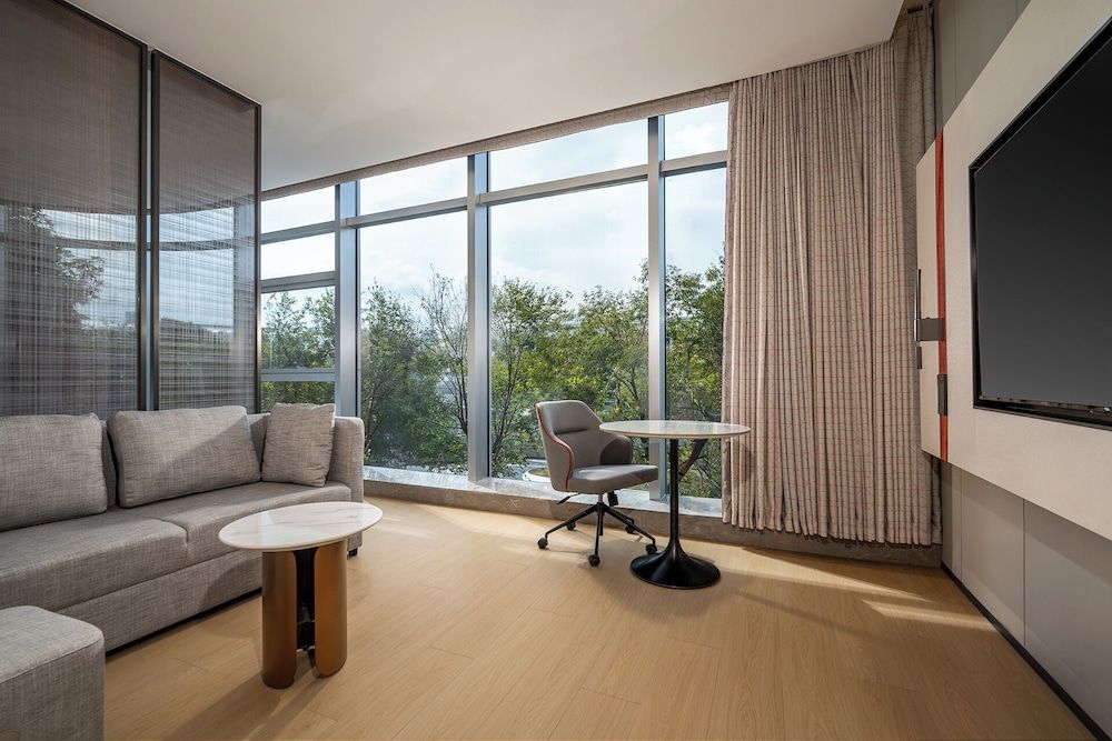 Holiday Inn Express Shenzhen Sports Center by IHG