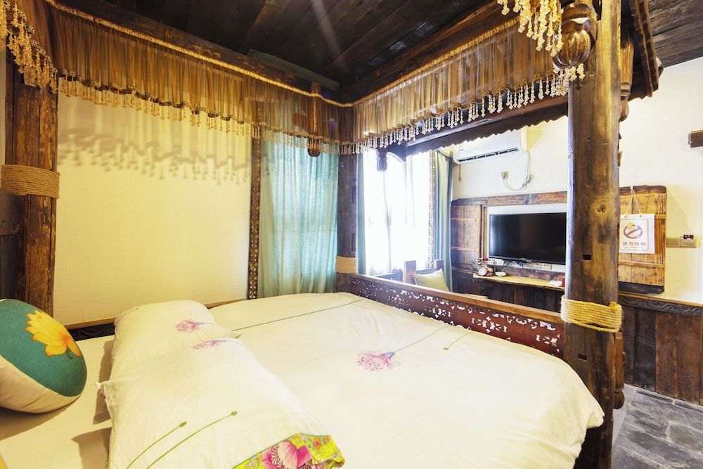 Butterfly Flowers Inn Signature Double Room 7