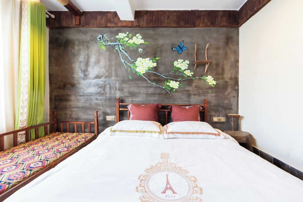 Butterfly Flowers Inn Comfort Double Room 2