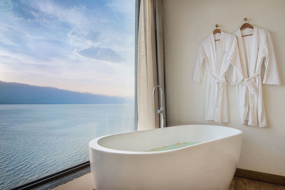 Verdant Whisper Stone Hill Seaview Inn Basic Double Room, Lake View 6