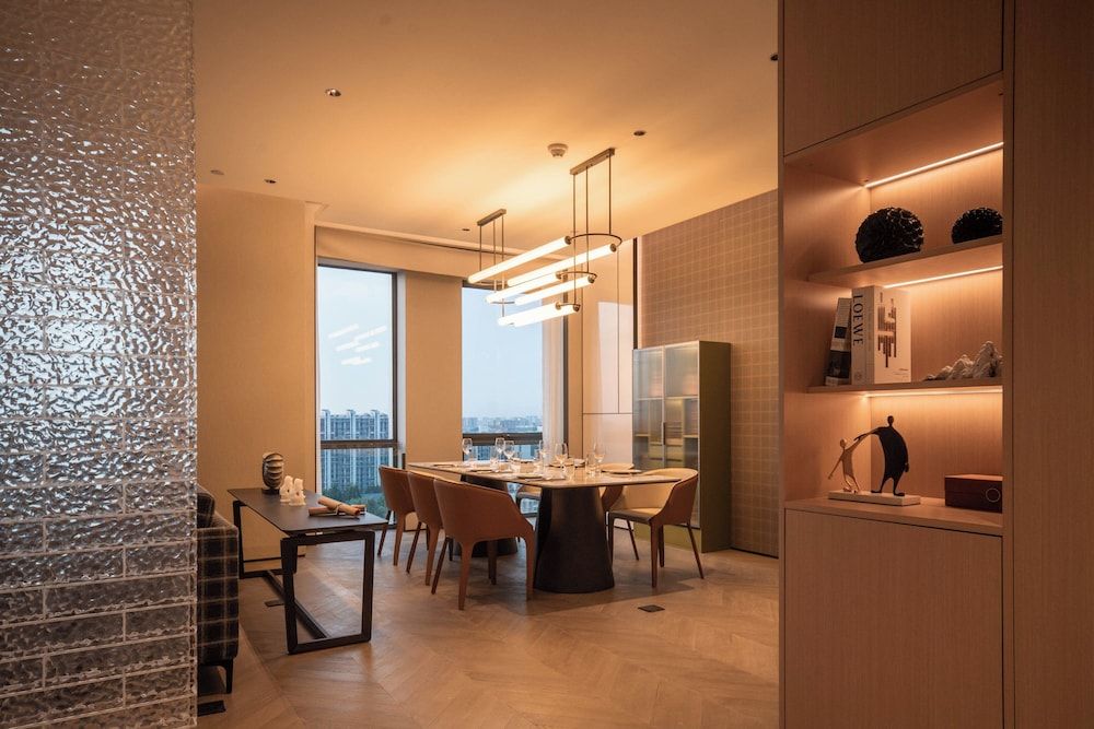 Holiday Inn Beijing Daxing Centre by IHG Suite with Dining Area, 1 Bedroom (Living and Dining Area) 2