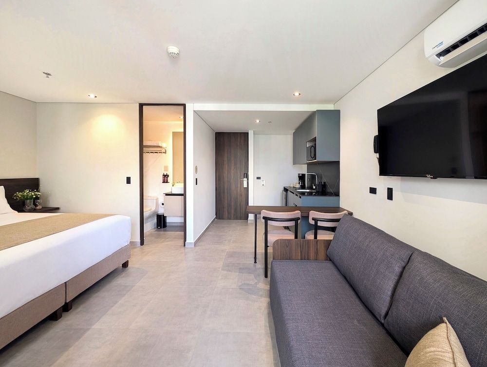Deluxe Suite, Balcony