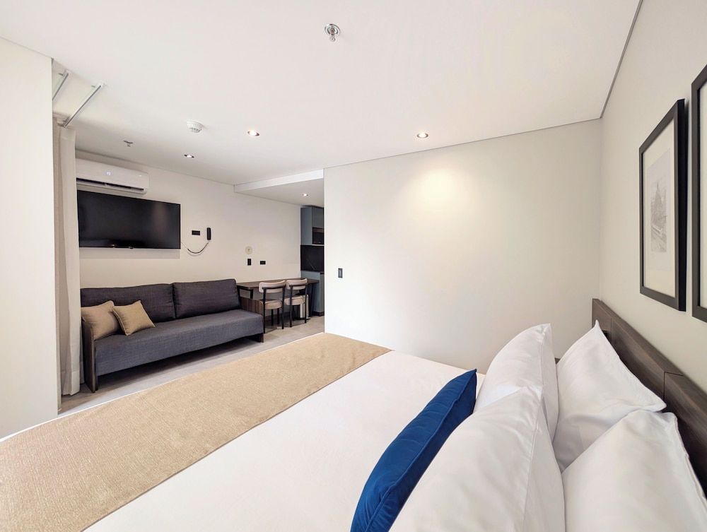 Laureles Selection Suites