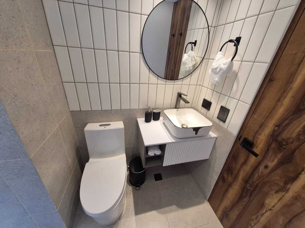 Mali Experience Suite (502) 6