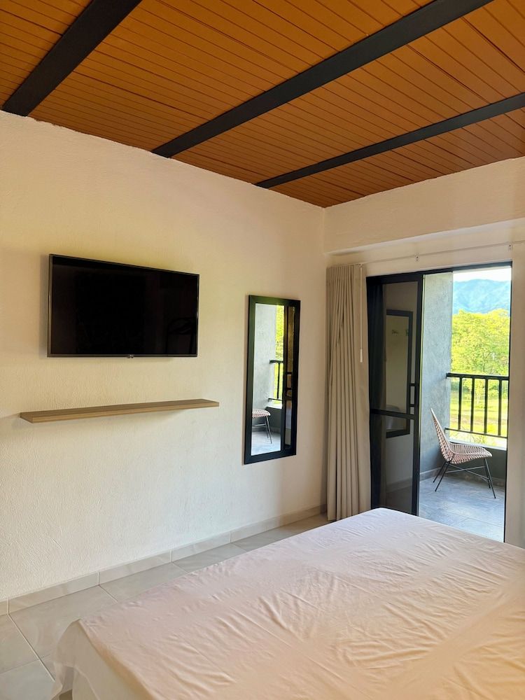 Ivanna Hotel Campestre - Santa Fe de Antioquia Superior Double Room, Pool View 9