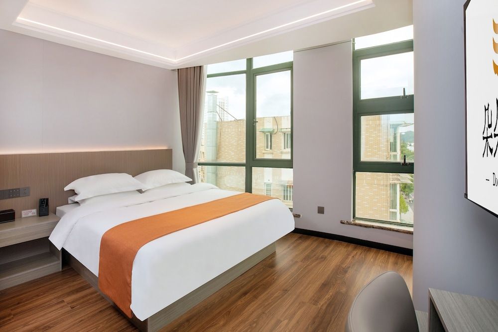 Duoshun VISTA Jiangnan Hotel Basic Double Room, Canal View 3