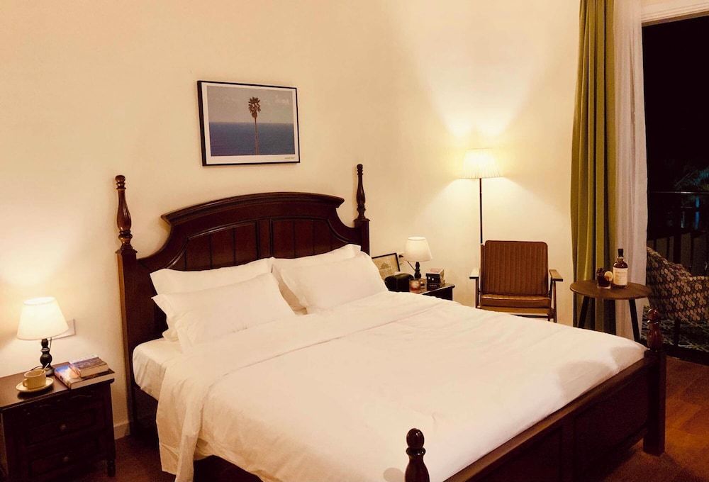 Wanning 911 Surf Club Senior Double Room, Balcony, Pool View 3