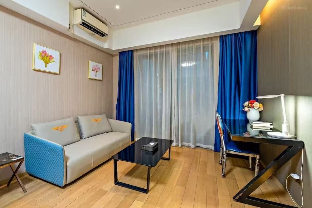 Aifte International Apartment Classic Double Room, Balcony, City View 4