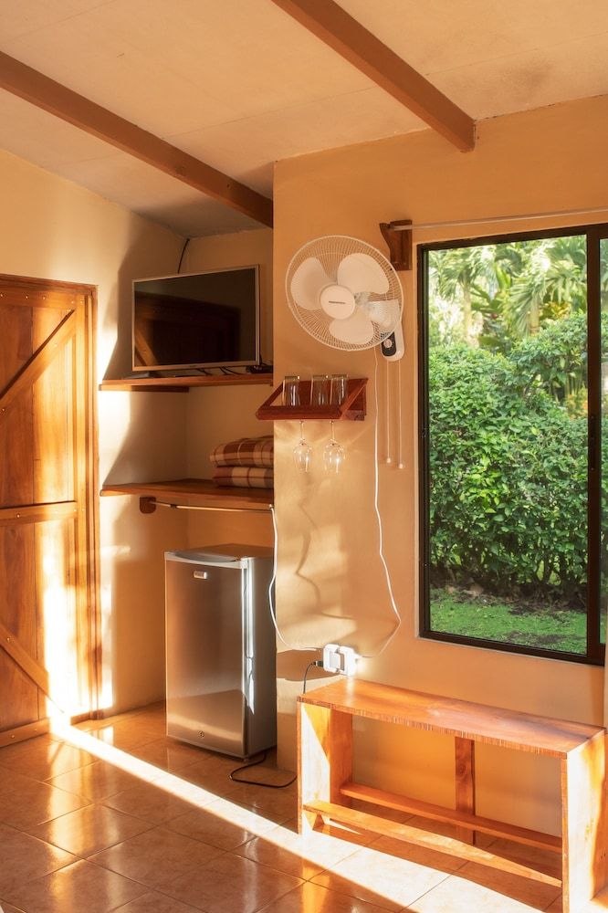 LUMARA LODGE Basic Room, Balcony, Garden View 5