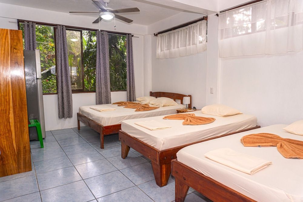 CORCOVADO & DRAKE INN Standard Quadruple Room 3