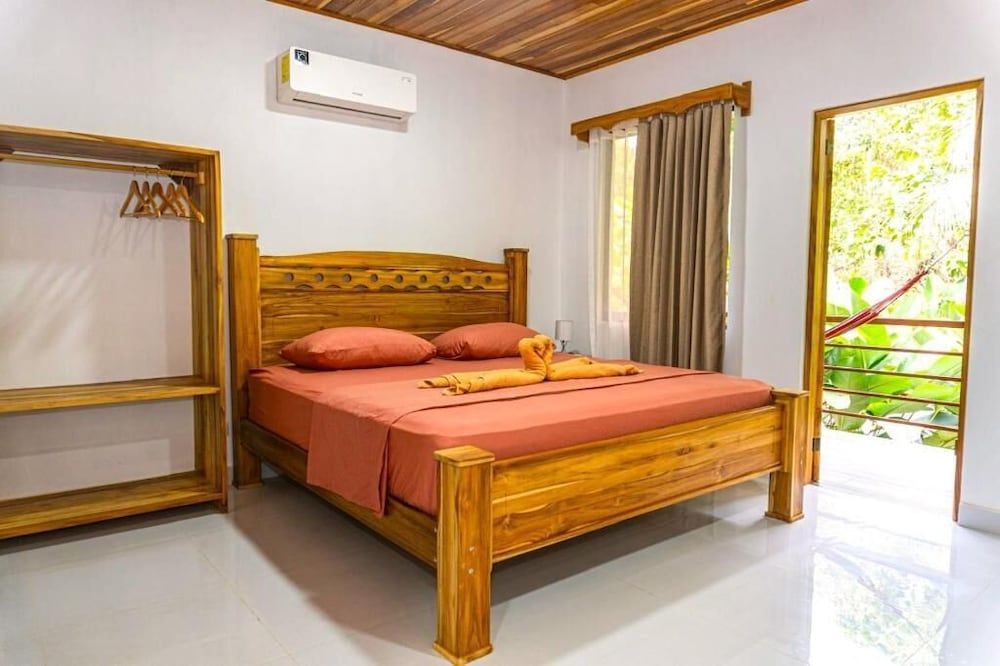 CORCOVADO & DRAKE INN