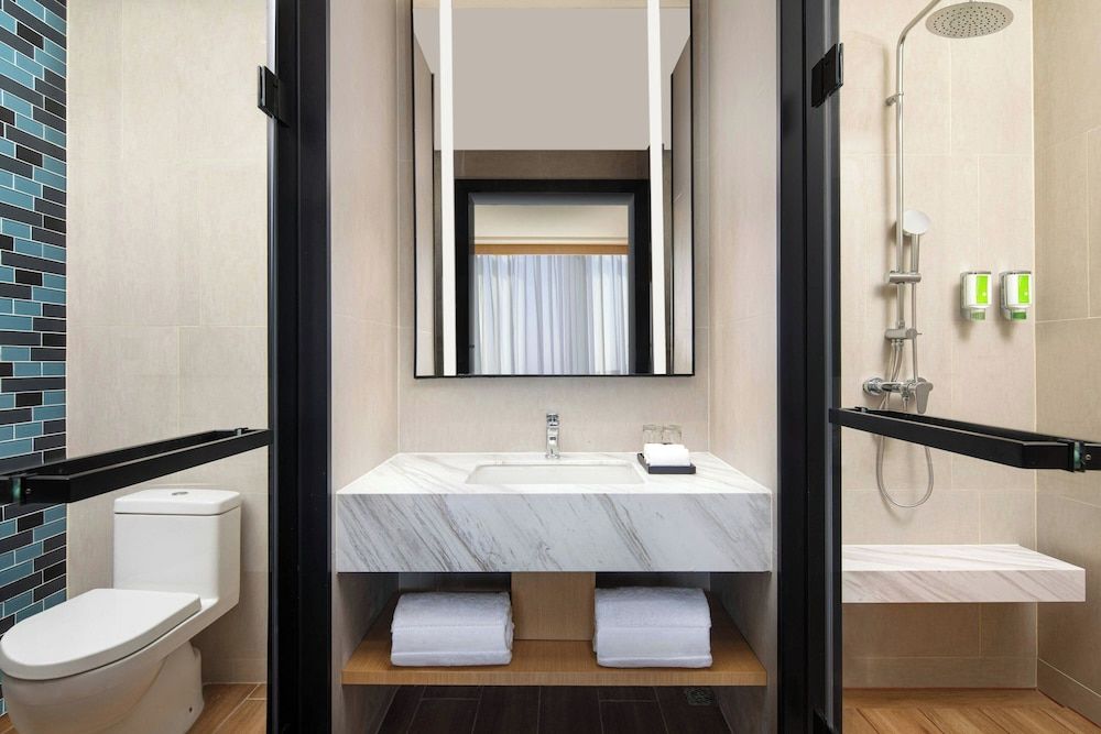 Suite, 1 King Bed, City View