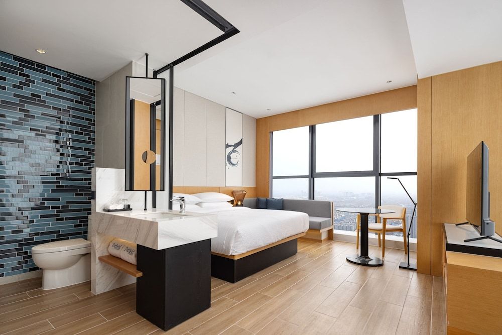 Executive Room, 1 King Bed, City View