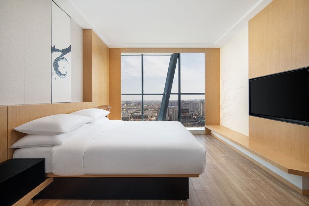 Suite, 1 King Bed, City View