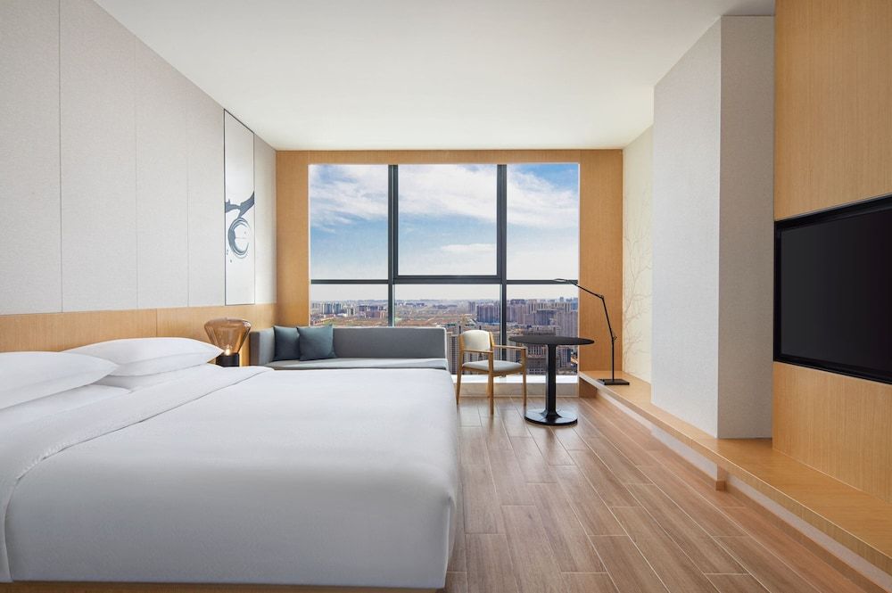 Superior Room, 1 King Bed, City View
