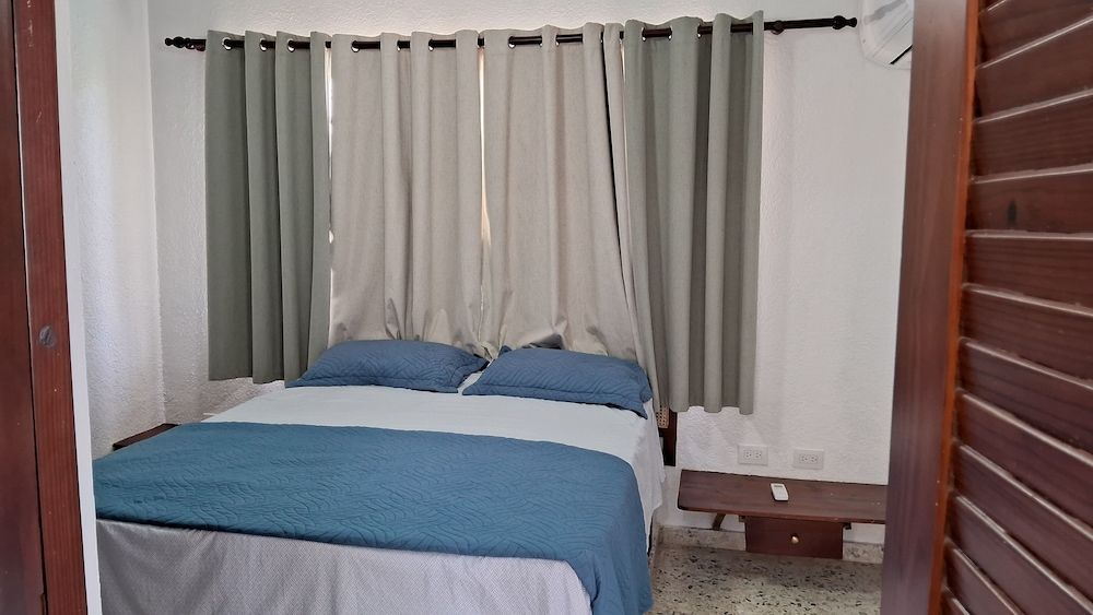 CortLang Vacation Rentals Costambar Apartment, 1 Bedroom, Partial Ocean View 2