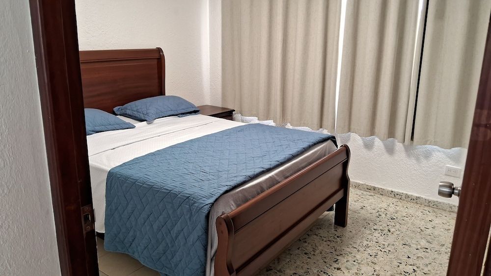 CortLang Vacation Rentals Costambar Apartment, 2 Bedrooms, Partial Ocean View 4