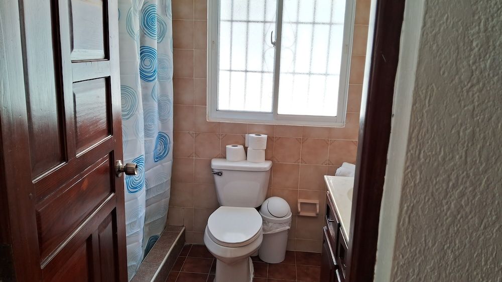 CortLang Vacation Rentals Costambar Apartment, 2 Bedrooms, Partial Ocean View 7