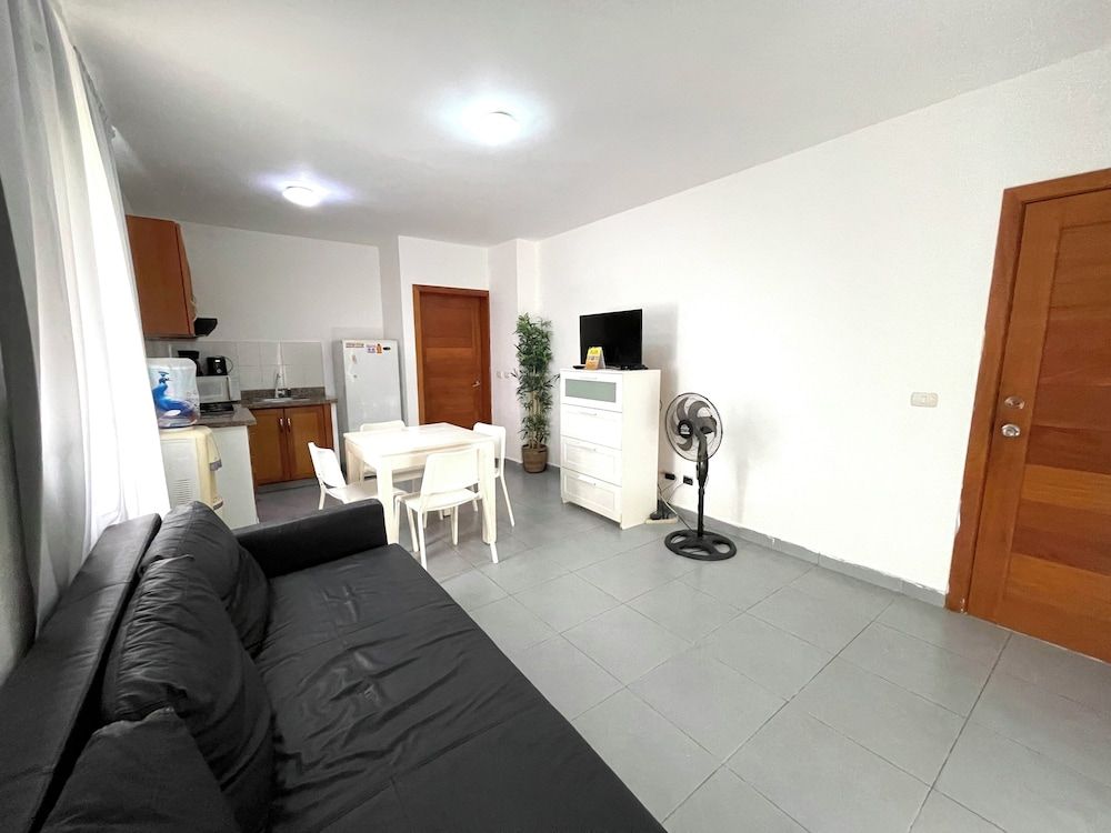 STUDIOS POOL AND BEACH Presidential Suite, 1 Bedroom, Private Pool, Garden View