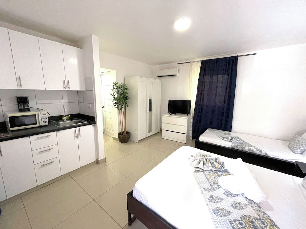 STUDIOS POOL AND BEACH Deluxe Studio, Balcony, Poolside 3