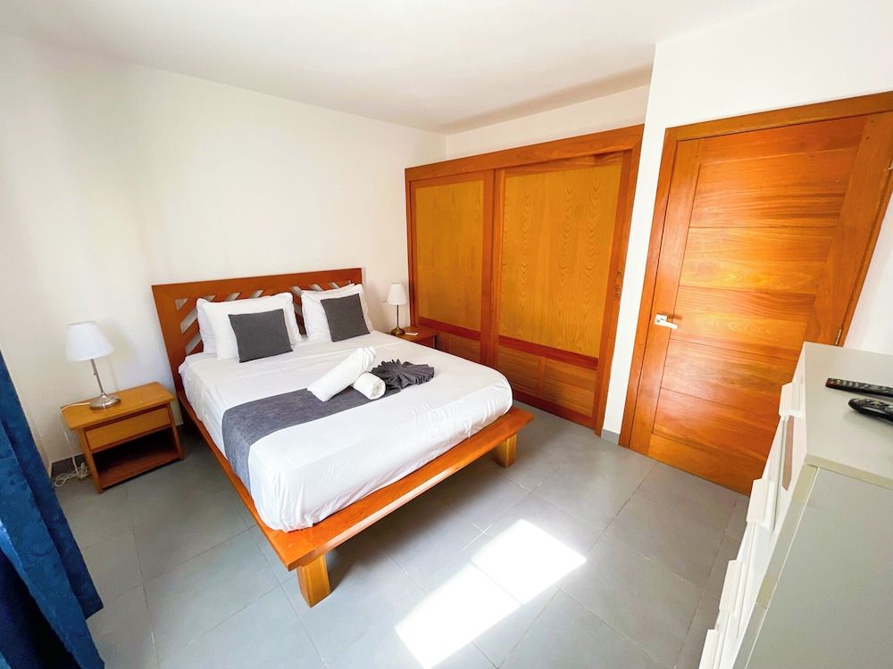 Presidential Suite, 1 Queen Bed with Sofa bed, Pool Access, Garden View