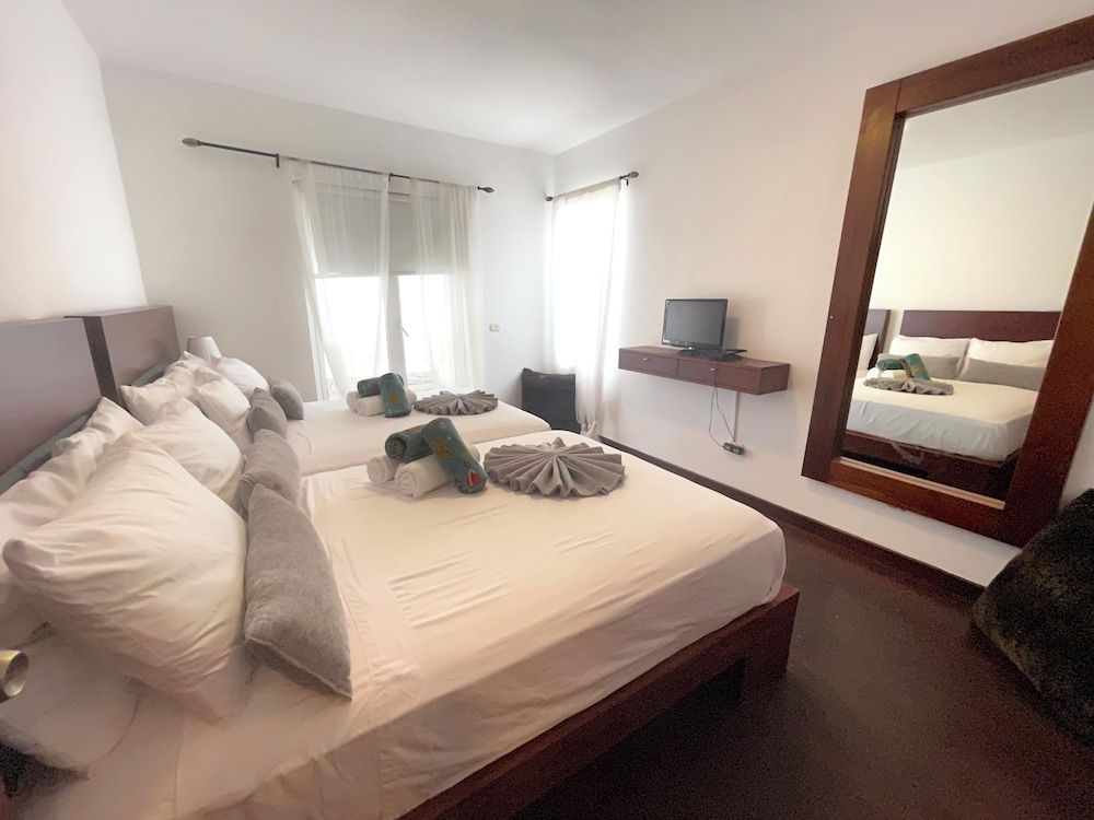 Comfort Apartment, Poolside