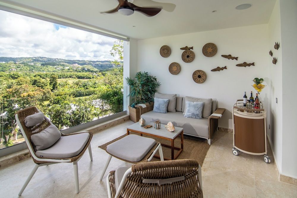 Luxury Apartment, Balcony, Mountain View