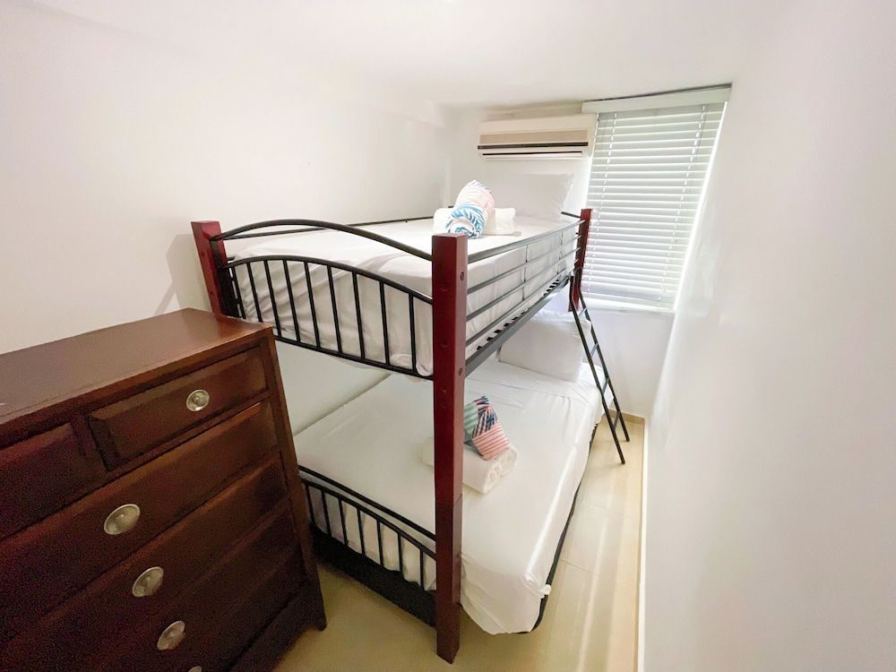 Superior Penthouse, 3 Bedrooms, Kitchen, Pool View