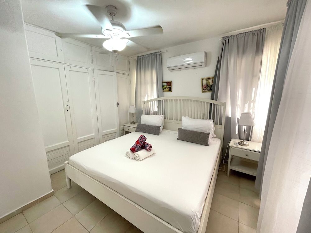 Executive Suite, 1 Bedroom, Kitchen, Garden View