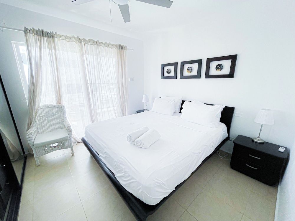 Superior Penthouse, 3 Bedrooms, Kitchen, Pool View