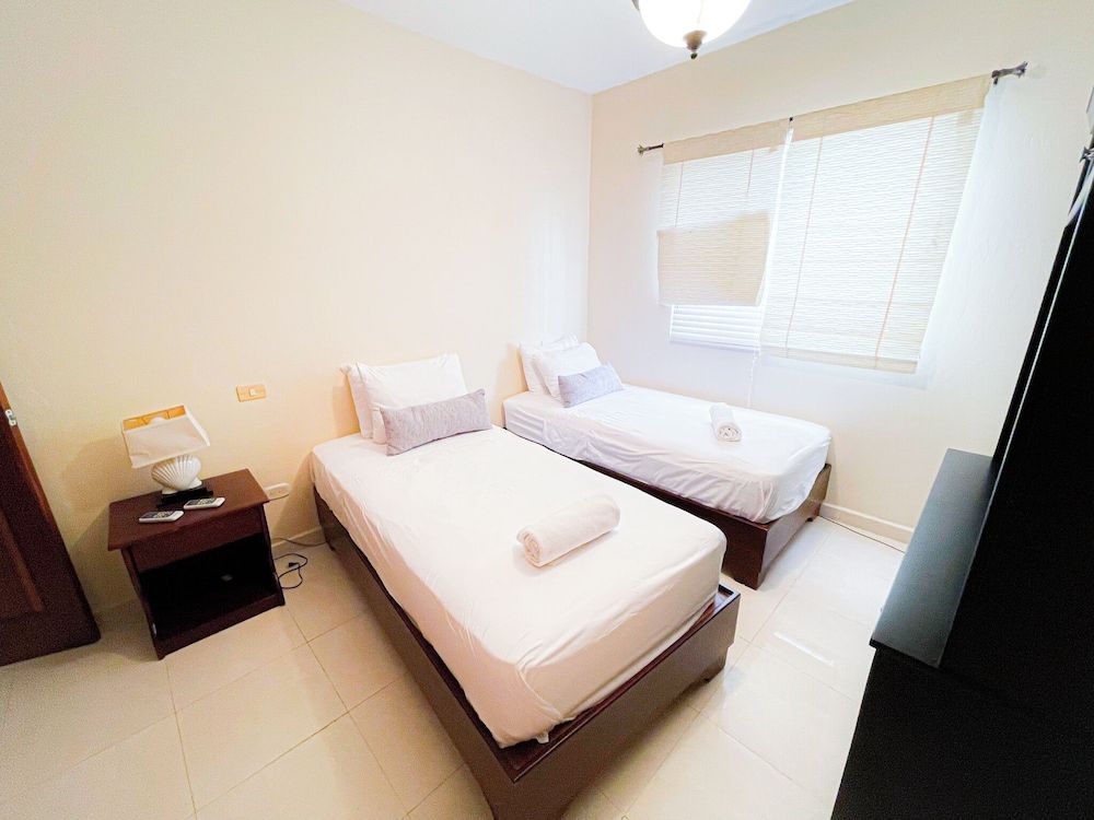 Junior Suite, 2 Bedrooms, Balcony, Pool View