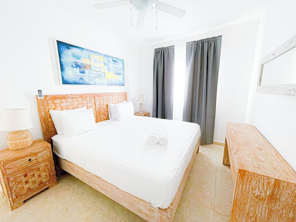 Classic Condo, 2 Bedrooms, Balcony, Pool View